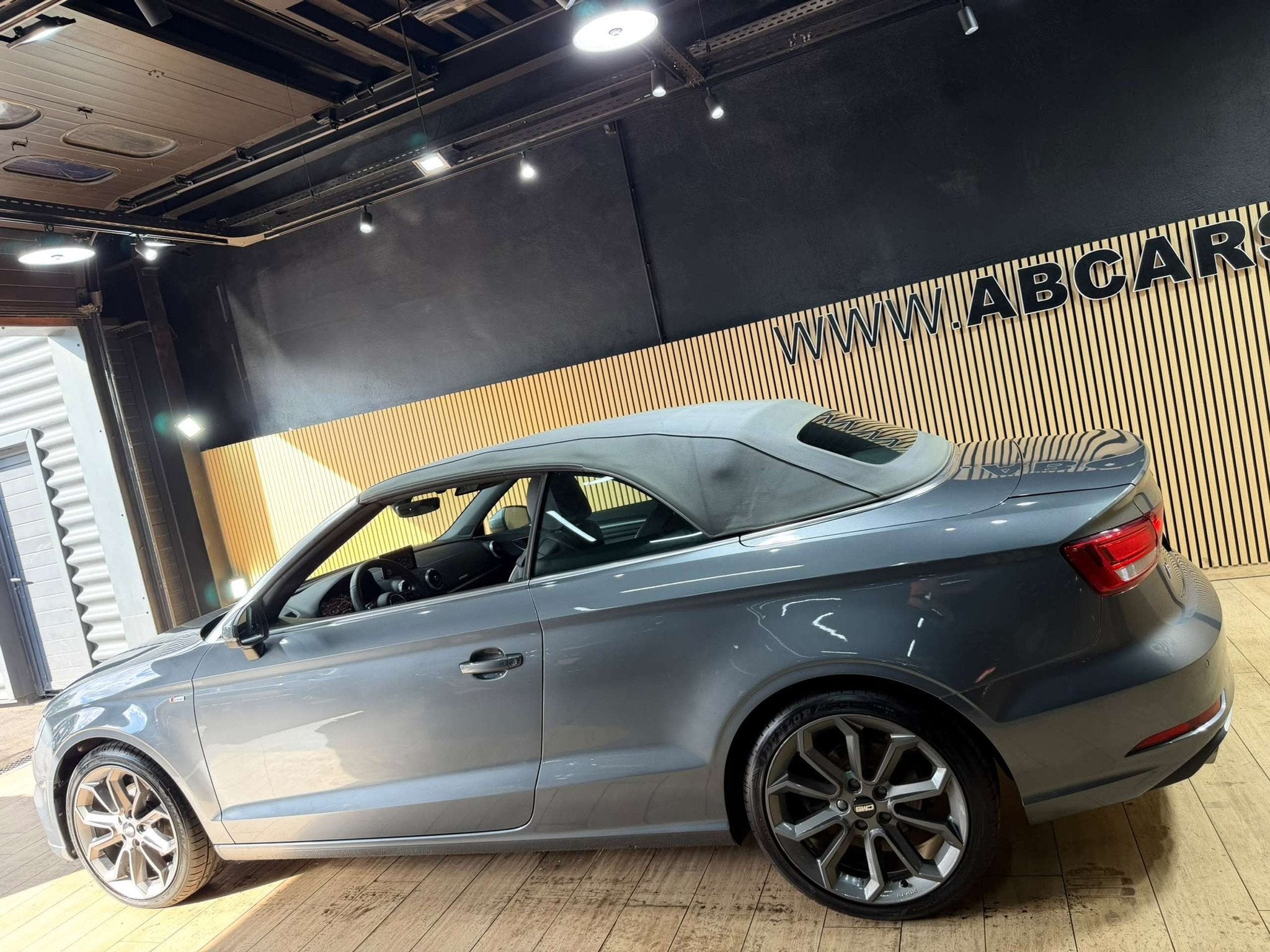 Audi A3 Cabriolet 2.0TDI * S LINE - COCKPIT - S TRONIC * GAR, Auto's, Automaat, 4 zetels, Gebruikt, 4 cilinders