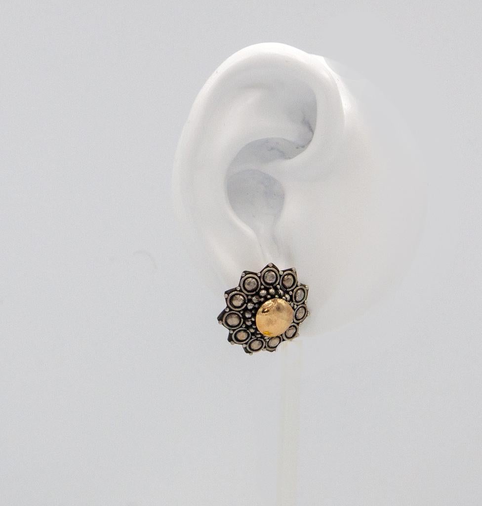 Een paar verfijnde zilveren oorbellen, Ophalen of Verzenden, Nieuw, Zilver, Knopjes of Stekers