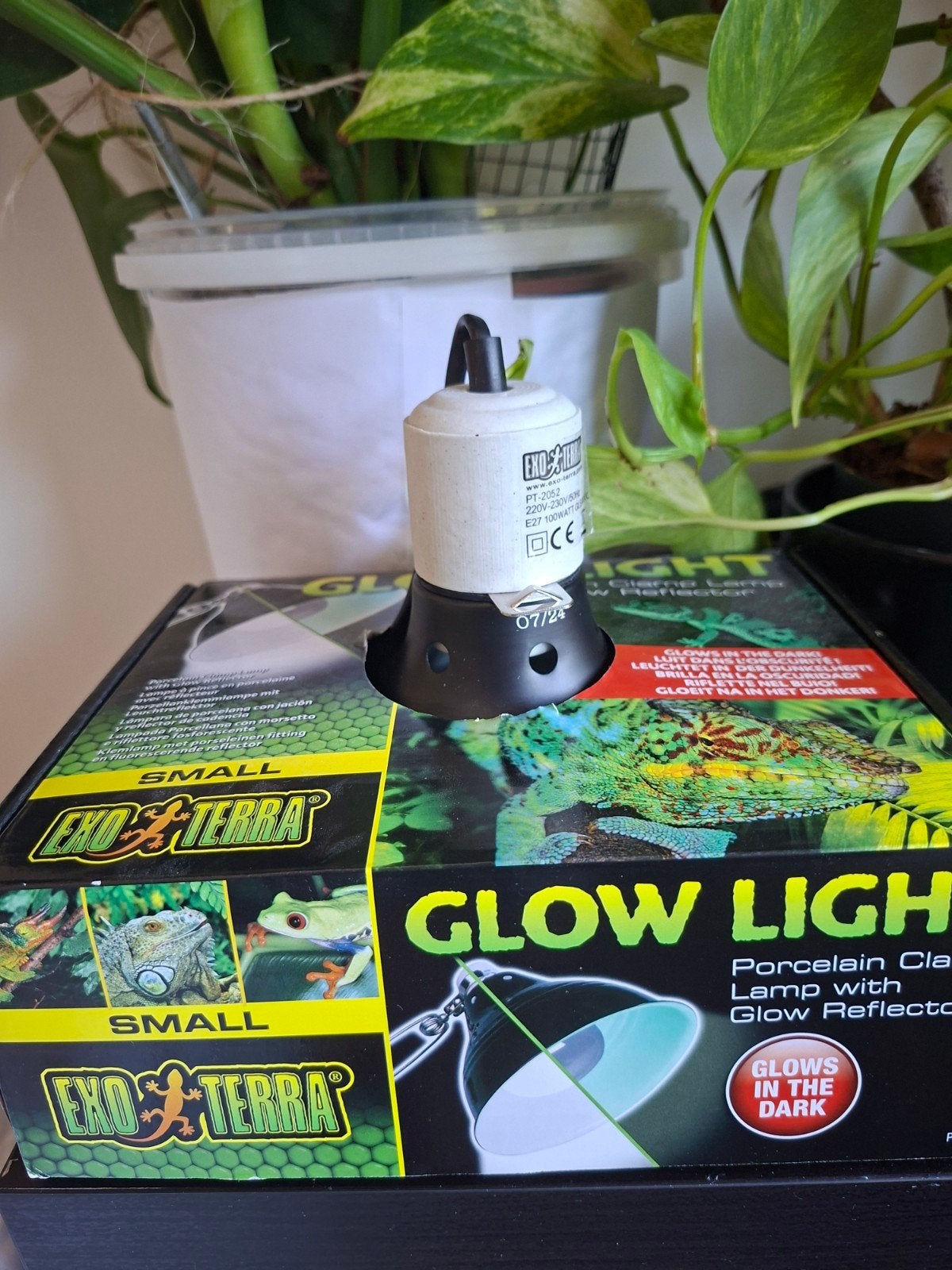 Exoterra porceleine glow light small met gloei reflector, Dieren en Toebehoren, Reptielen en Amfibieën | Toebehoren, Ophalen, Zo goed als nieuw