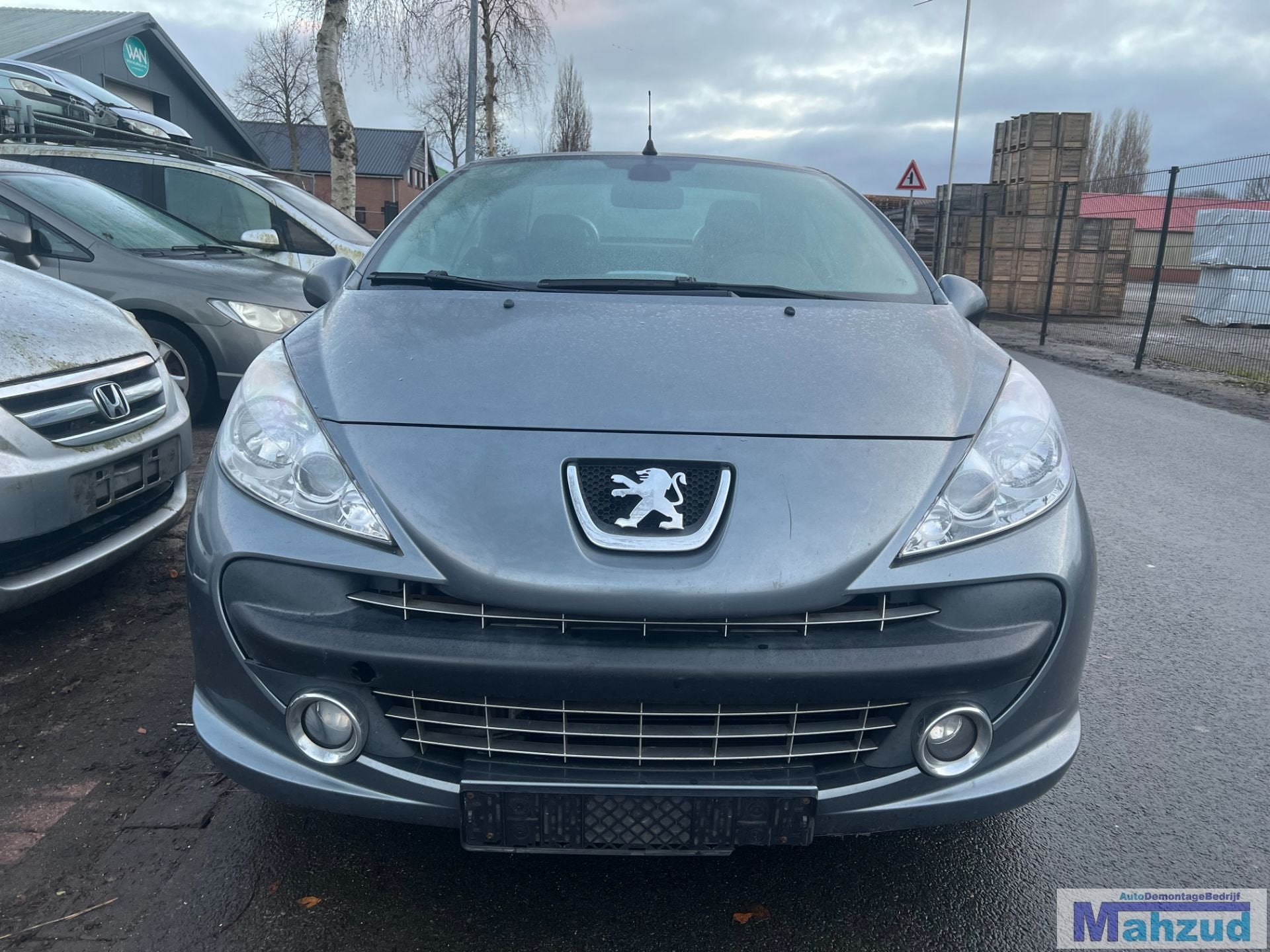 D montage des pi ces d'une Peugeot 207cc 1.6 16V grise de 20, Taurusavenue 1
2132 LS  Hoofddorp, NL, Contact.group@renault.com