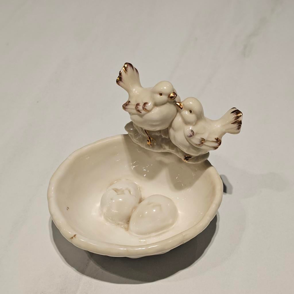 Decoratief vogelnestje uit porselein, Antiek en Kunst, Ophalen of Verzenden