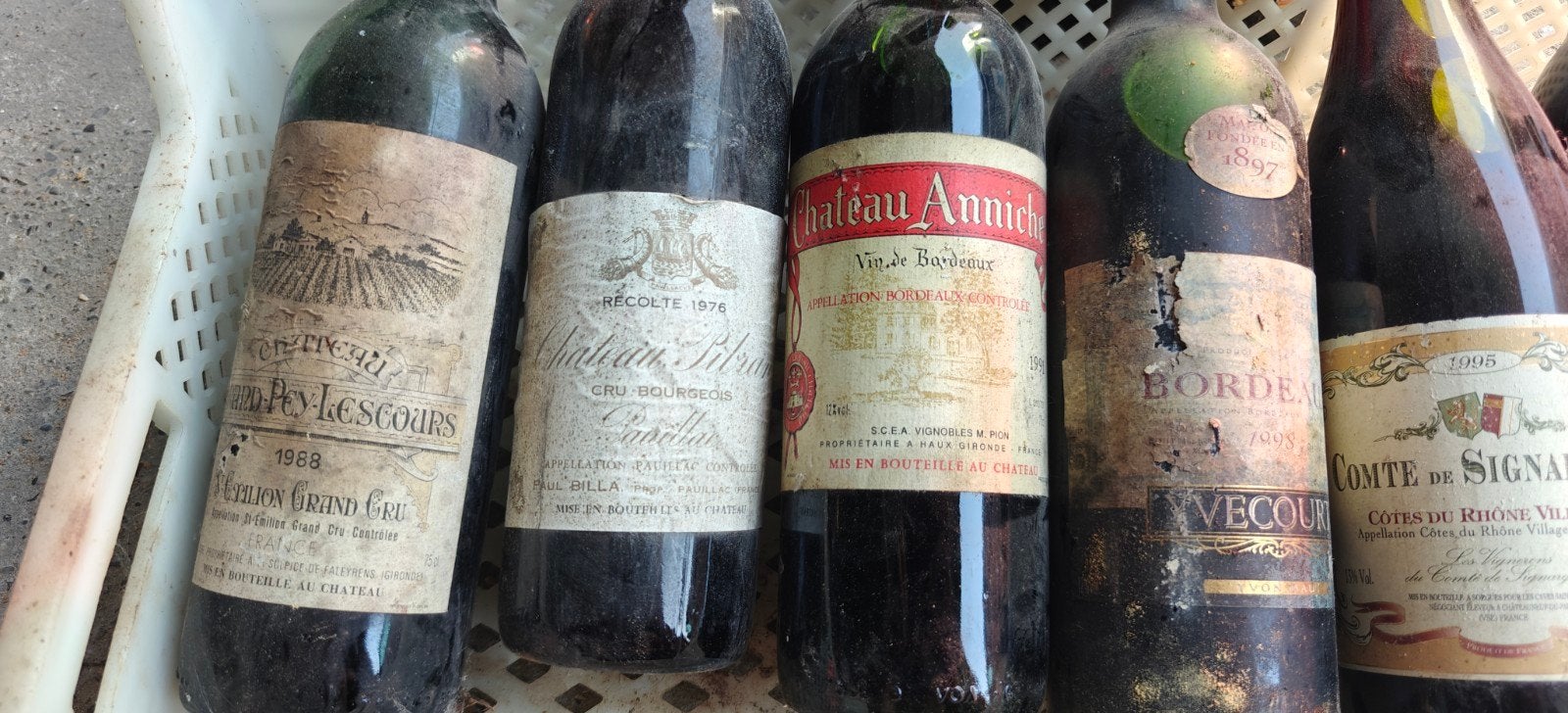 Partij oude wijnflessen & vintage jenever/likeurflessen, Ophalen
