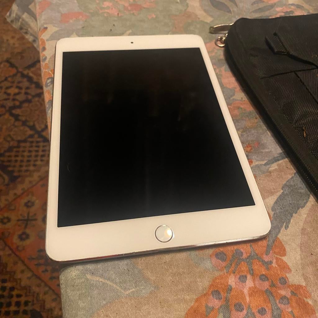 Ipad mini 4 cellular krasloos 32gb + beschermhoes, Computers en Software, Apple iPads, Ophalen of Verzenden, Zo goed als nieuw