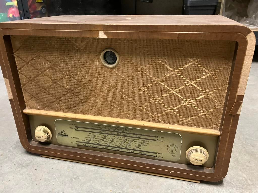 Oude radio, Enlèvement