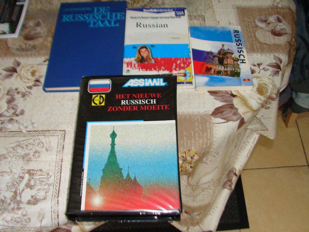 Het NIEUWE RUSSISCH ZONDER MOEITE Assimil en 3 andere boeken, Livres, Livres d'étude & Cours, Utilisé, Ne s'applique pas, Enlèvement