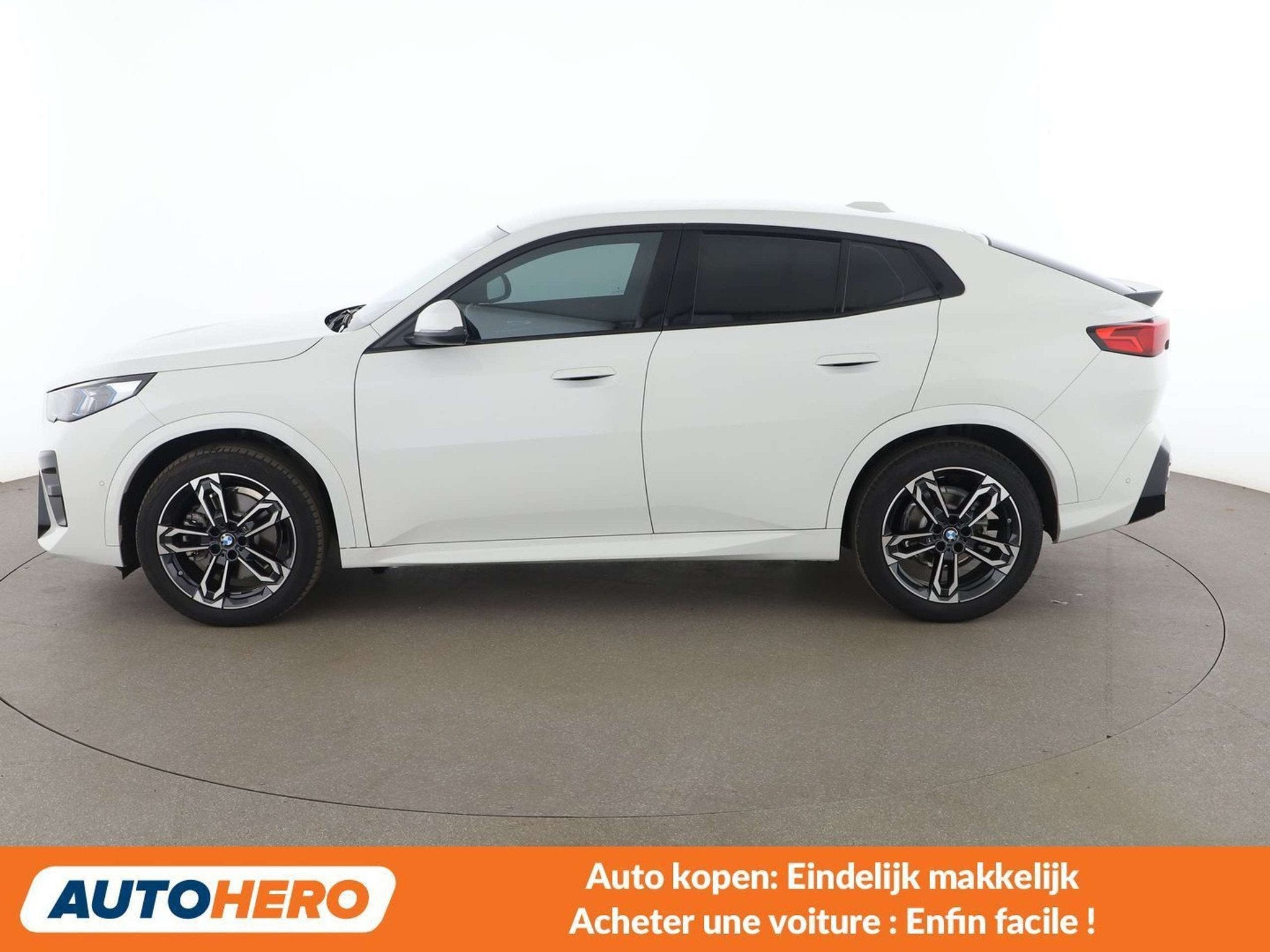 BMW X2 sDrive 20i Mild-Hybrid M Sport (automatique), Autos, Détection des panneaux routiers, Euro 6, 156 ch, Noir
