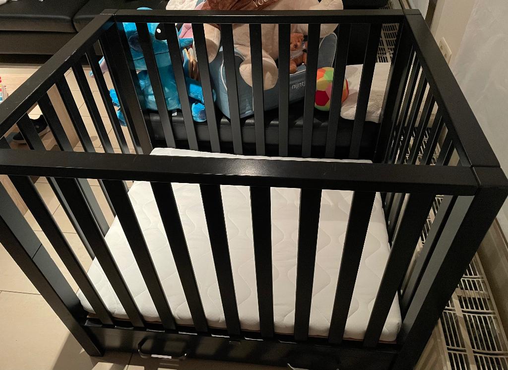 Zwart babypark TWF met lade en matras in goede staat, Ophalen, Gebruikt, Rechthoekig, In hoogte verstelbaar