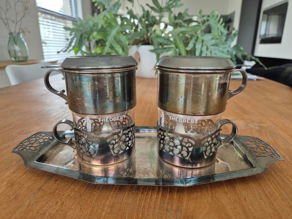Twee Verzilverde Theobert Koffiezetbekers en dienblad, Huis en Inrichting, Ophalen of Verzenden, Zo goed als nieuw
