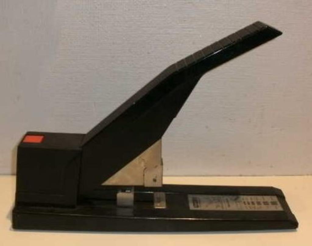 bureel nietjesmachine - perforator, Divers, Fournitures scolaires, Utilisé, Enlèvement ou Envoi