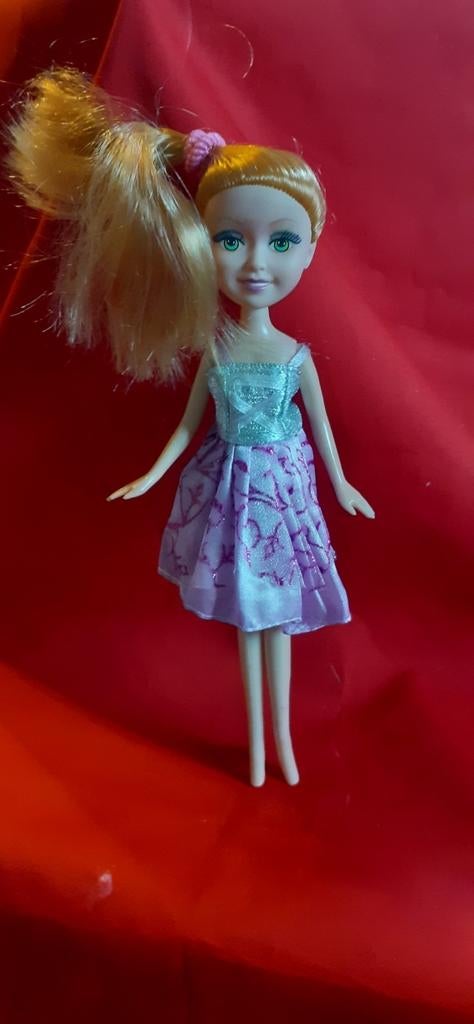 Poupée avec robe, Enlèvement ou Envoi, Utilisé, Barbie