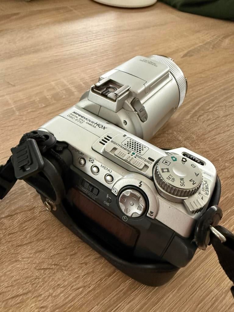 Sony DSC-F717, 5 Mégapixel, Compact, Enlèvement, Utilisé