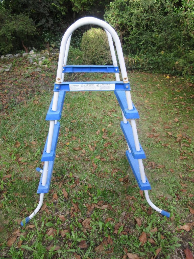 A donner, échelle de piscine, dernière marche à 85cm., Jardin & Terrasse, Enlèvement, Utilisé, Échelle