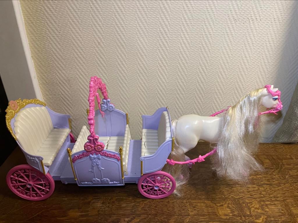 PRINCESSE À CHEVAL AVEC CALÈCHE, Enlèvement ou Envoi