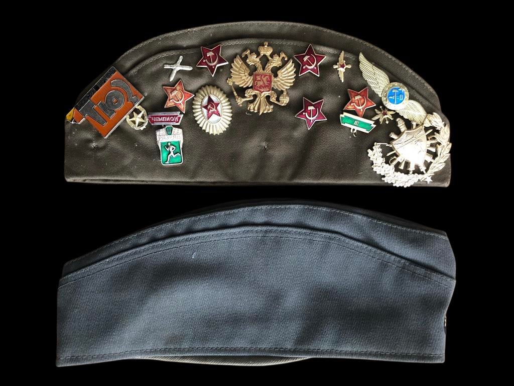 2 x casquettes russe+NVA, Collections, Objets militaires | Général, Enlèvement ou Envoi