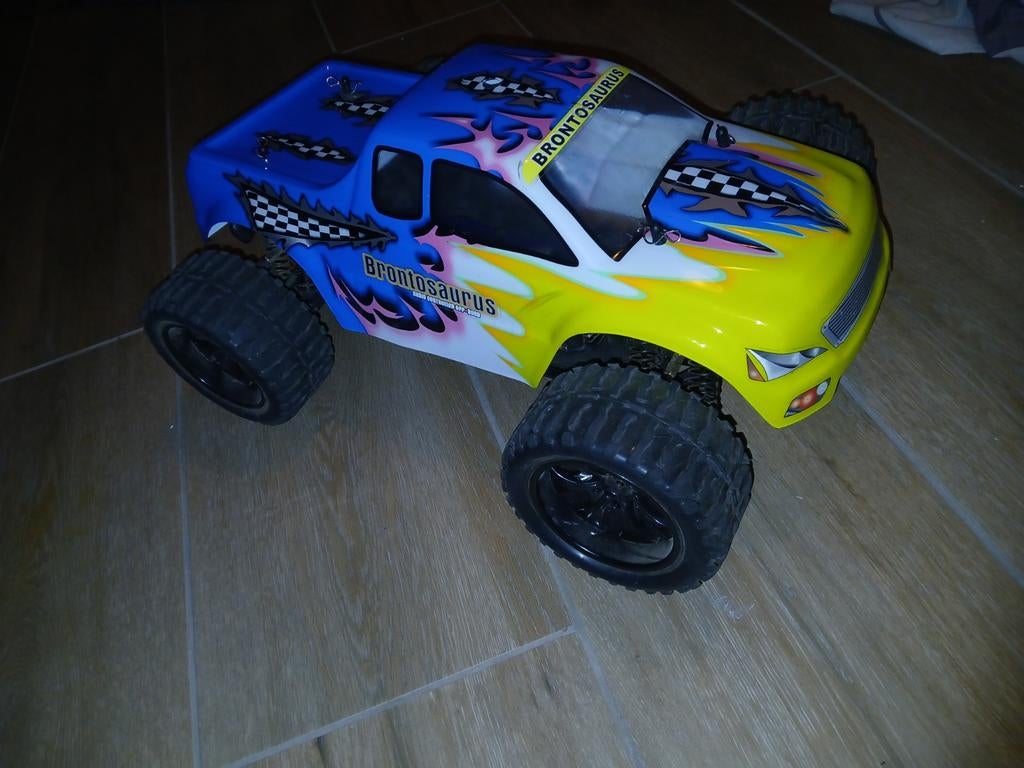 Camion RC 1/10, Hobby & Loisirs créatifs, Échelle 1:10, Comme neuf, Enlèvement, Électro
