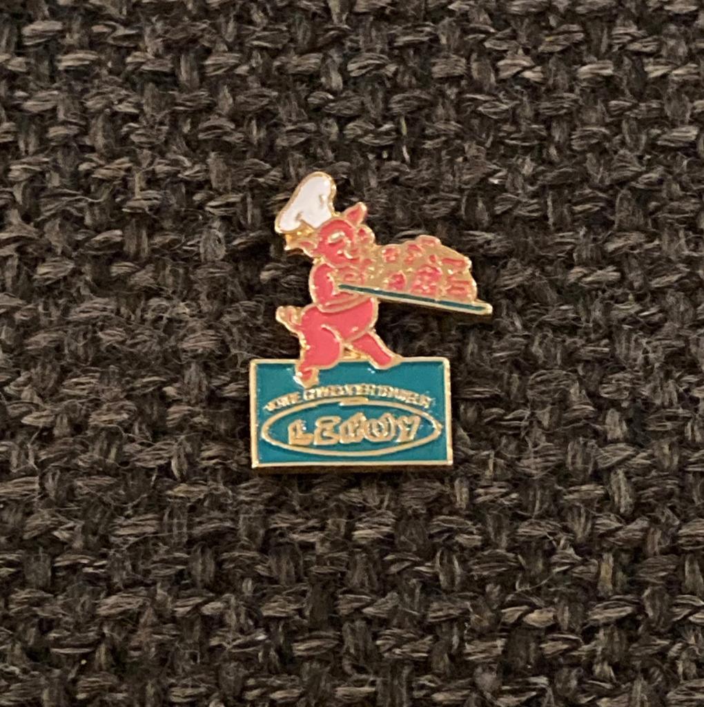 PIN - LEROY - TRAITEUR - VARKEN - COCHON, Envoi, Utilisé, Autres sujets/thèmes, Insigne ou Pin's
