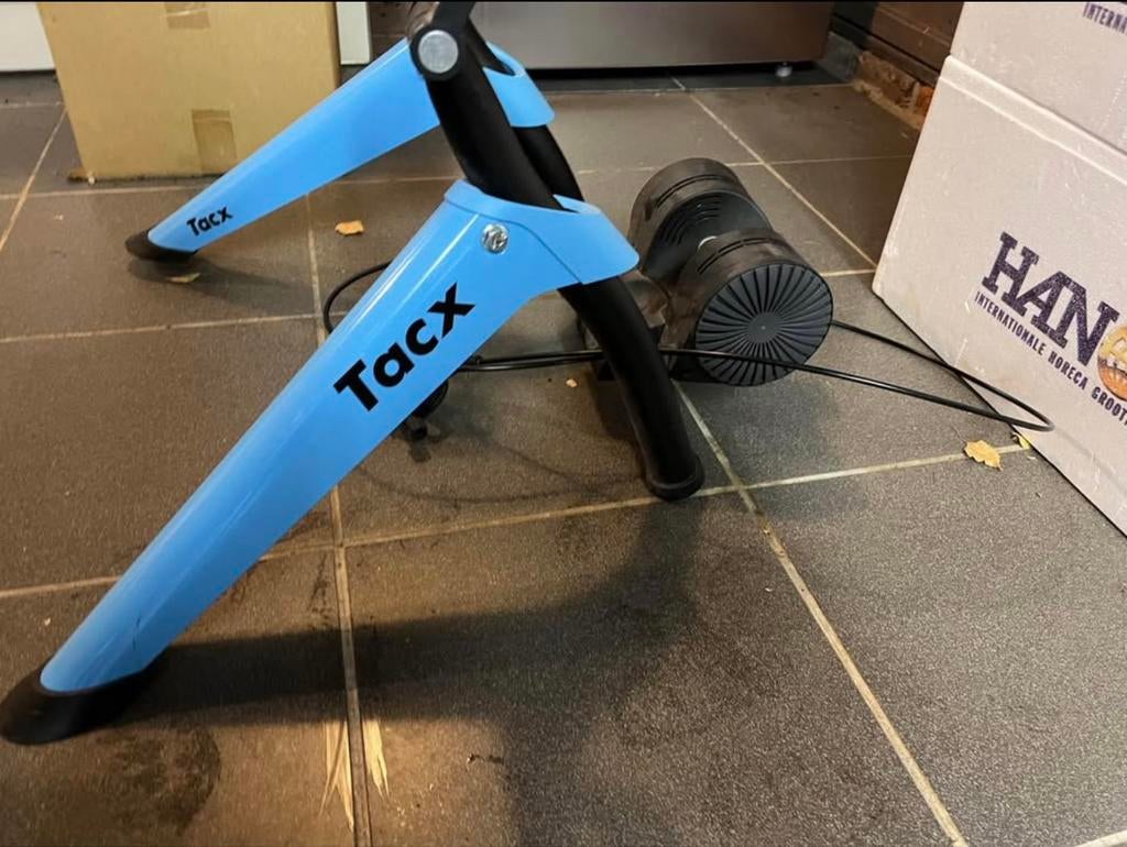 Tacx Boost indoor fietstrainer - Wheel on, Ophalen, Zo goed als nieuw