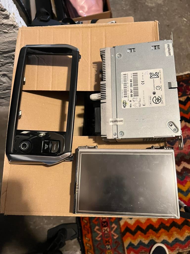 Peugeot 208 Smeg radio, Auto diversen, Autoradio's, Ophalen, Zo goed als nieuw