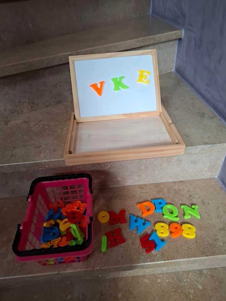 Magnetisch bordje met magneten: letters en cijfers, Ophalen, Zo goed als nieuw