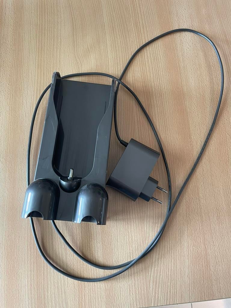 Lader dyson v10 animal, Elektronische apparatuur, Ophalen, Zo goed als nieuw