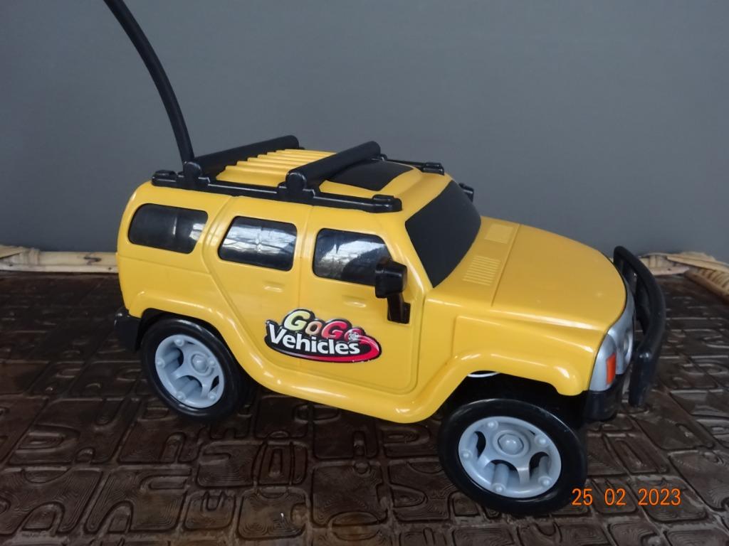 Gogo Vehickles, grote gele jeep, lengte 28 cm, Ophalen of Verzenden, Gebruikt