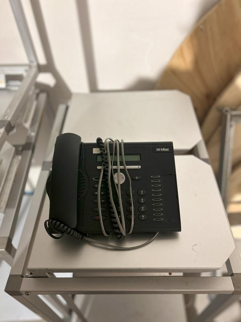 Vaste telefoon (Mitel 5361), Enlèvement