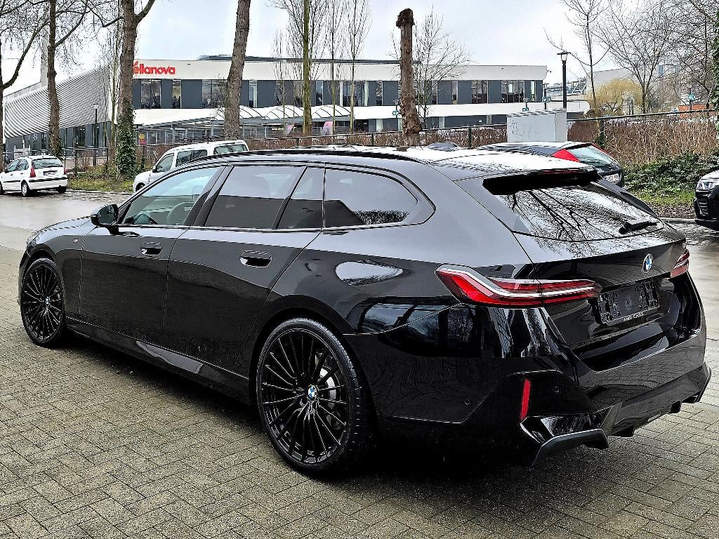 520IA G61- M-Aerodynamic Sport- PanoramischDak-Harman/Kardon, Auto's, BMW, Automaat, 1998 cc, Achterwielaandrijving, Zwart