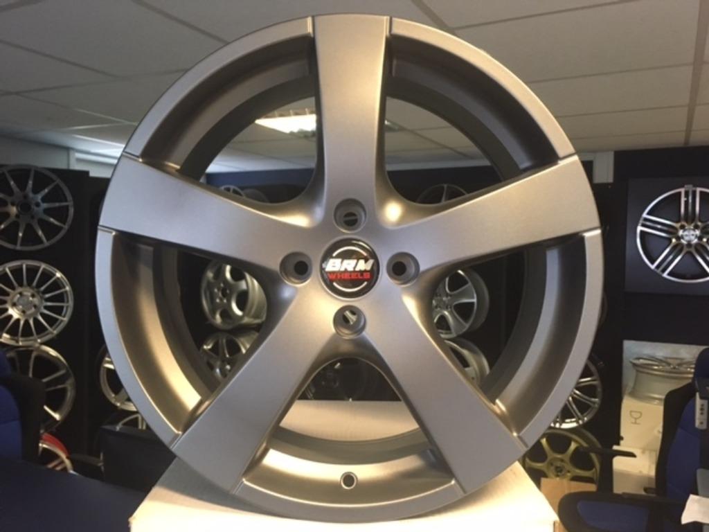 NIEUWE 17 inch 4x108 mat gun metal aluminium sportvelgenset, Neuf, Enlèvement ou Envoi, Pneus été, 17 pouces