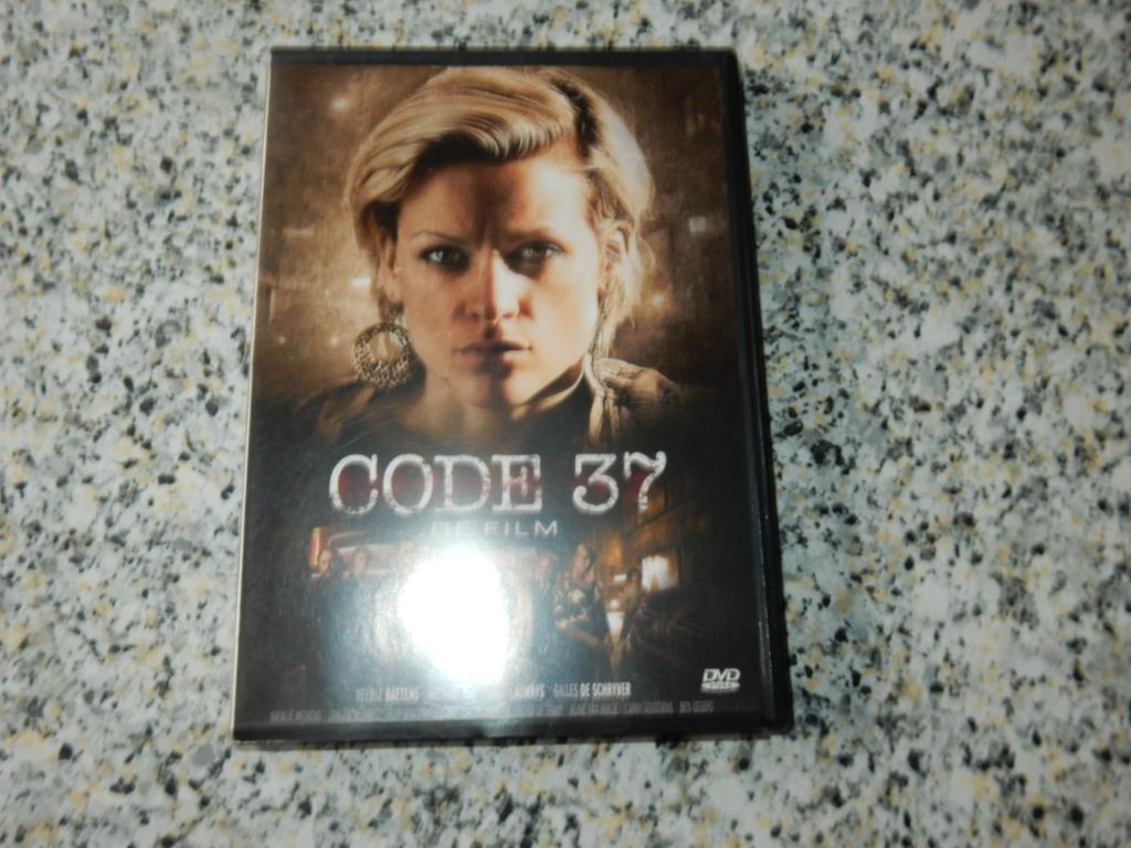 nr.1484 - Dvd: code 37 ( de film)- thriller, CD & DVD, DVD | Néerlandophone, Enlèvement ou Envoi, Comme neuf, À partir de 16 ans