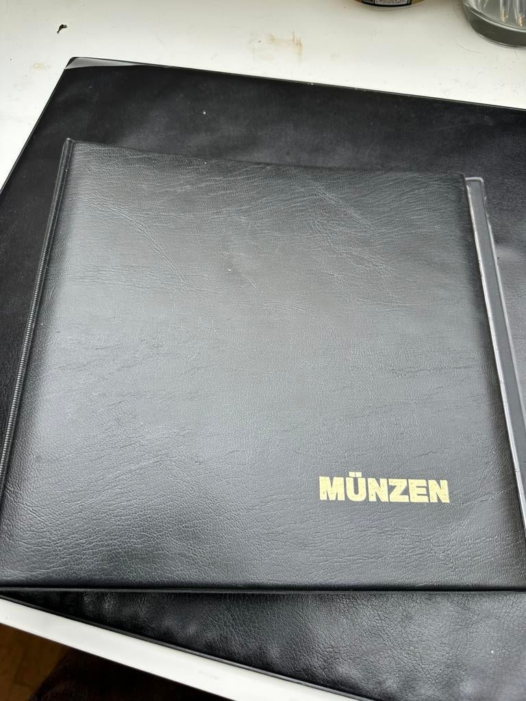 Verzamel album voor allerlei, Enlèvement, Classeur à monnaies