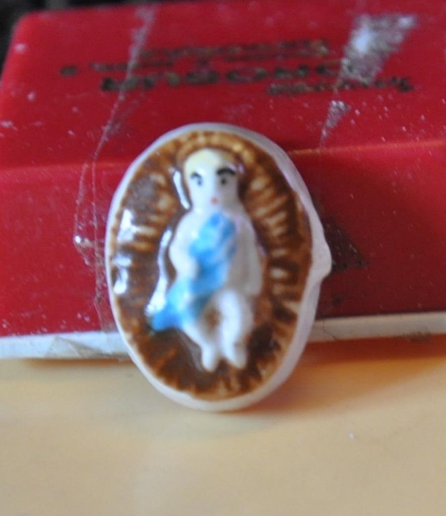 feve en porcelaine  enfant jesus, Ophalen of Verzenden, Zo goed als nieuw, Religie