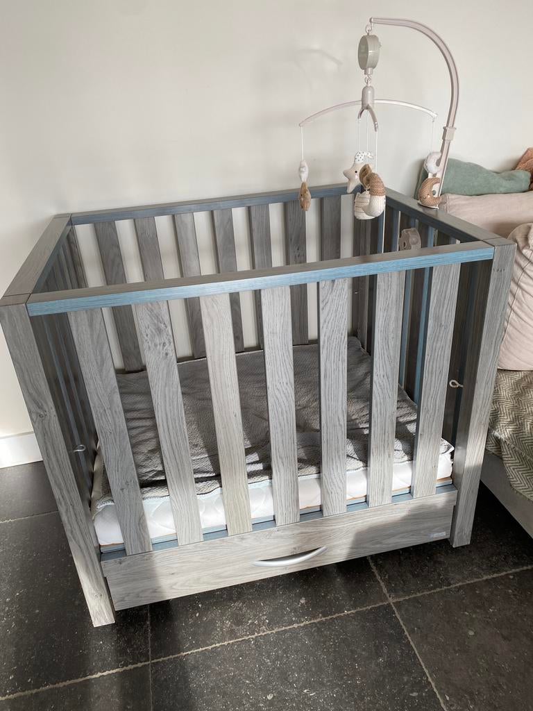 Baby park grijs inclusief matras, moet weg!, Ophalen, Gebruikt