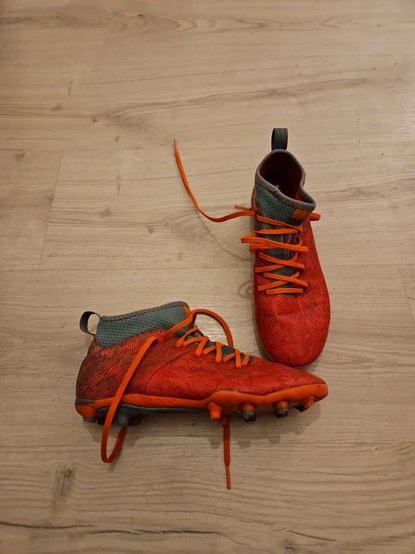 Voetbalschoenen Kipsta maat 35 Multiground (MG), Sport en Fitness, Voetbal, Ophalen, Gebruikt, Schoenen