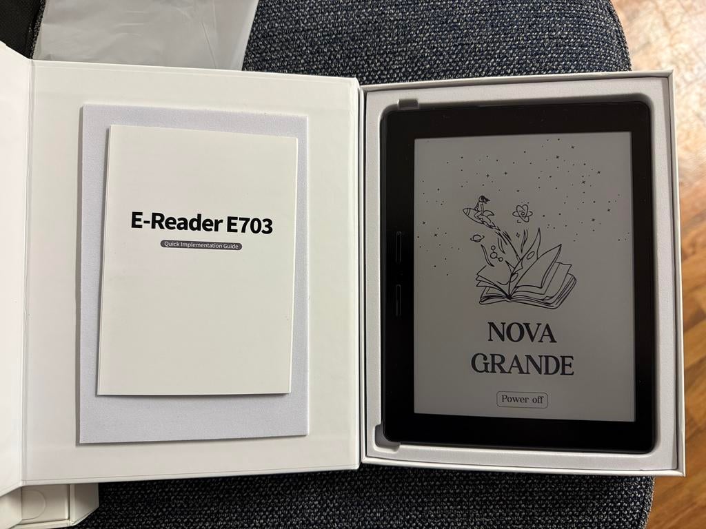 Nova Grande E703 32GB NIEUWE met beschermhoes, Livres, E-books