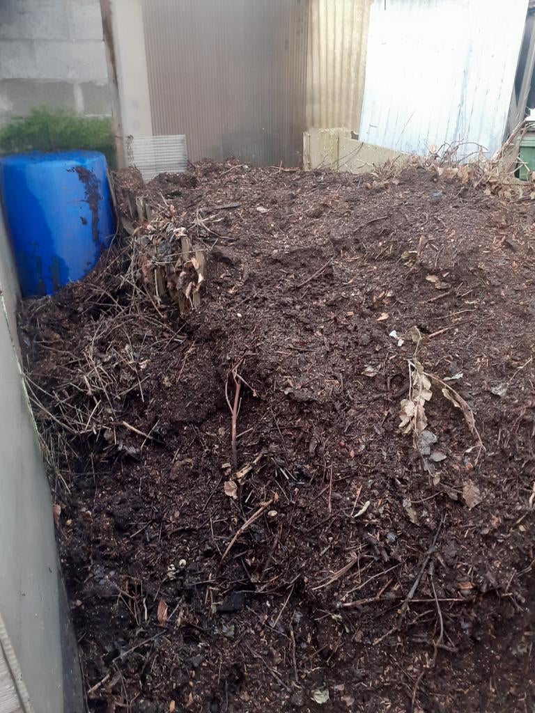 Goede kompost grond van de mesthoop gratis, Ophalen, Mest