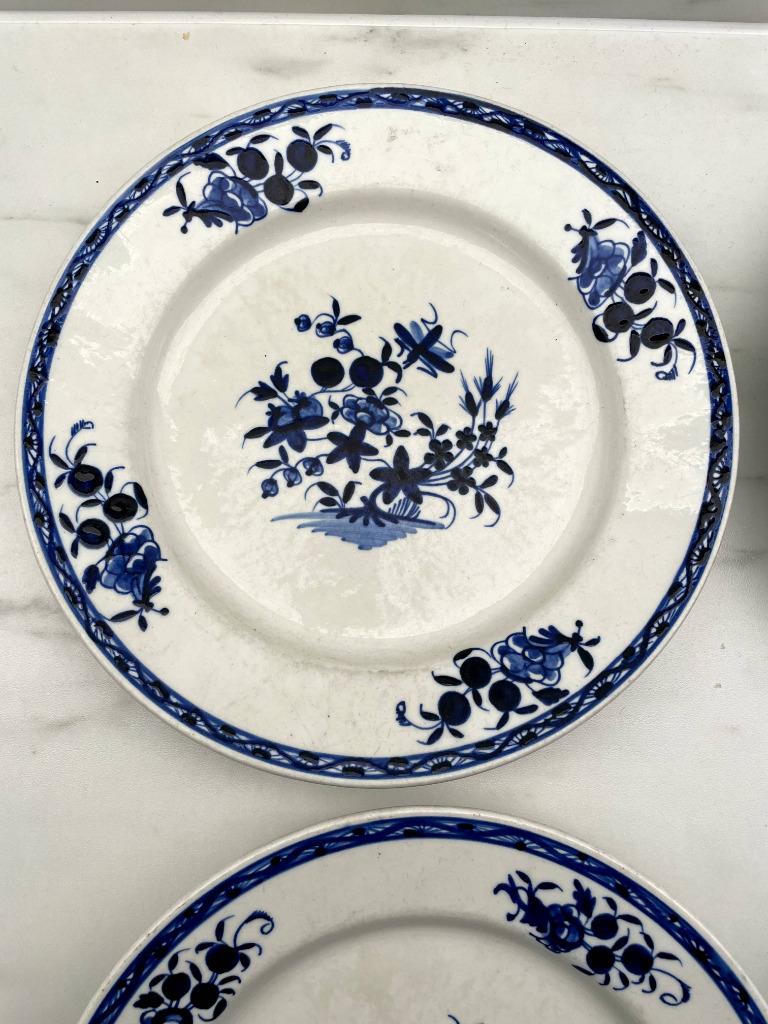 4 Assiettes Plates en Porcelaine Tendre de Tournai, Enlèvement ou Envoi