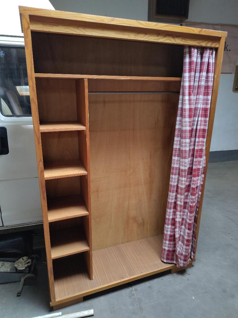 Leuke vintage kast met gordijn, Ophalen, Gebruikt, Jaren 60, Met plank(en)