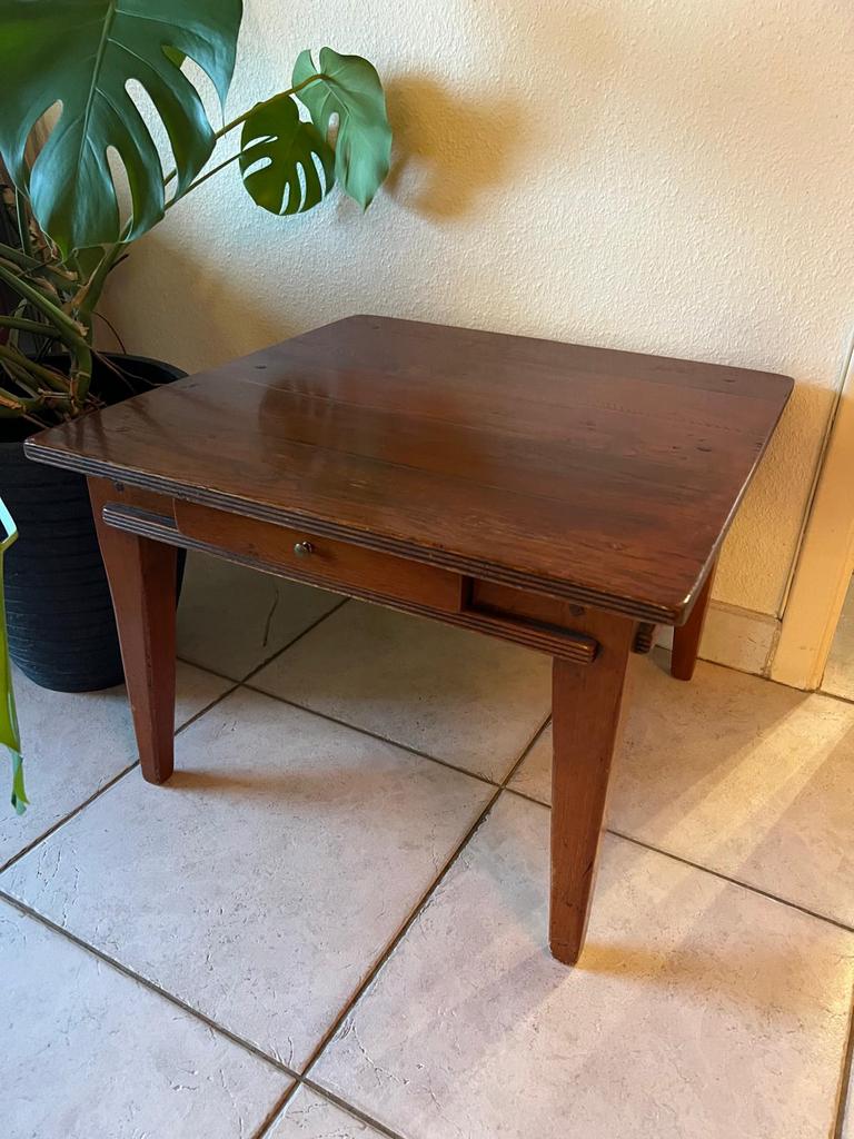 Massief houten salontafel / bijzettafel met lade, Huis en Inrichting, Ophalen, Zo goed als nieuw