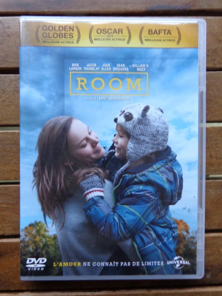 )))  Room  //  Drame / Thriller   (((, Tous les âges, Enlèvement ou Envoi, Comme neuf, Autres genres