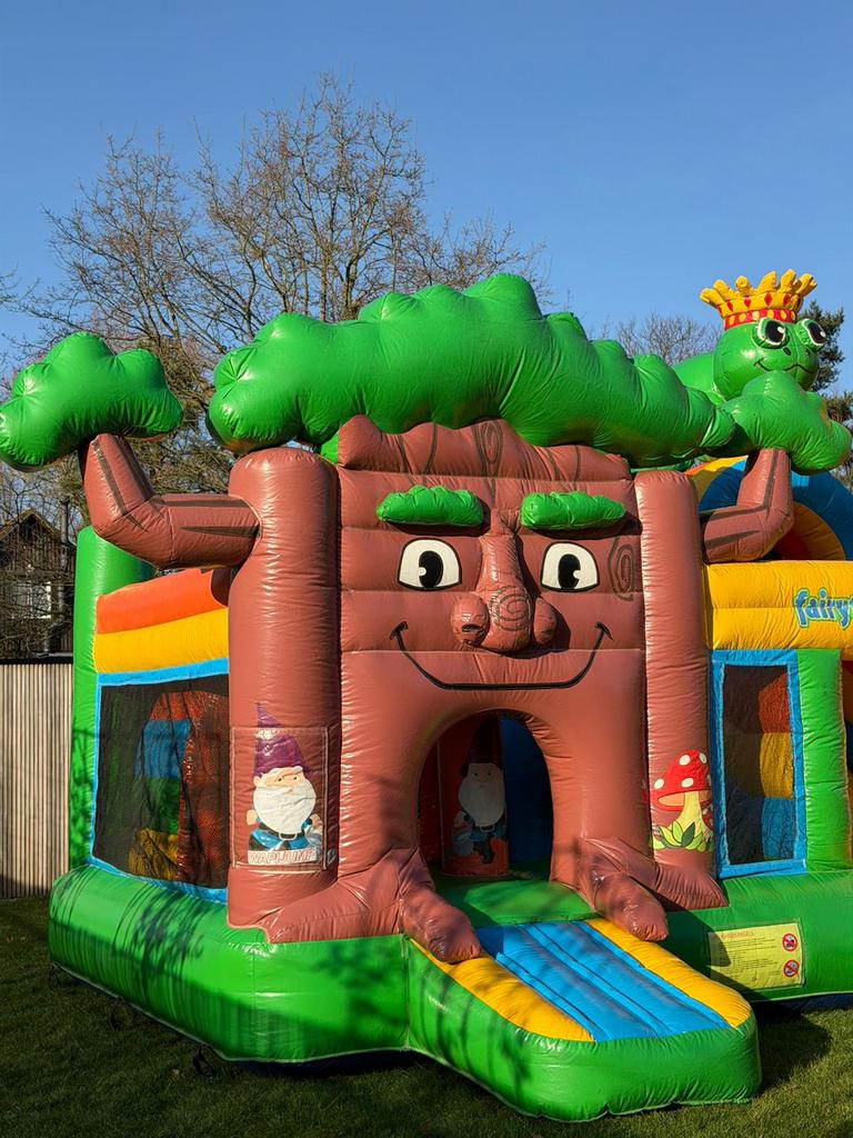 Springkasteel fairytail te huur 125€, Ophalen, Zo goed als nieuw