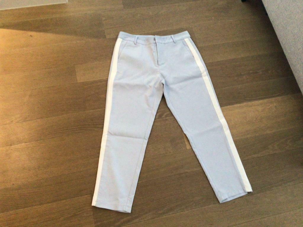 Lichtblauwe broek kilky maat 38, nieuwstaat, Kleding | Dames, Maat 38/40 (M), Driekwart, Verzenden, Blauw