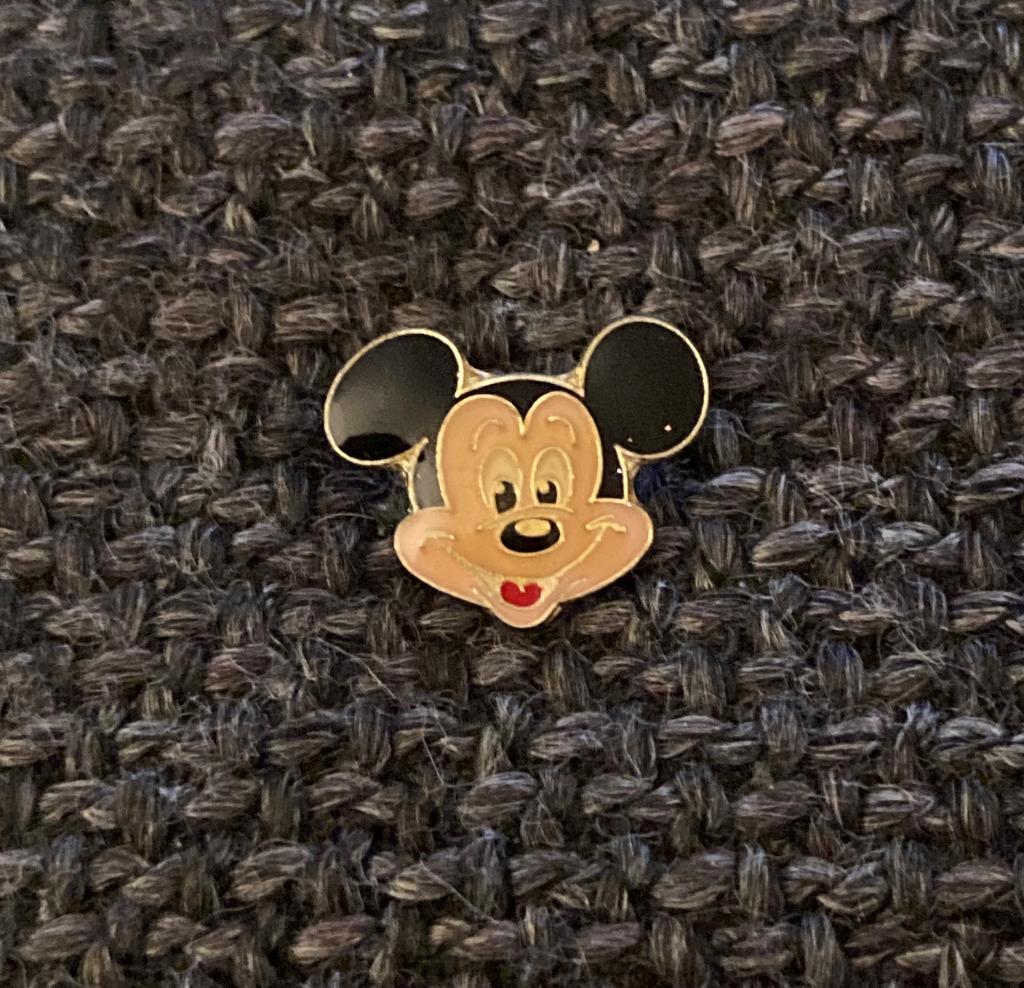 PIN - DISNEY - MICKEY MOUSE, Envoi, Utilisé, Figurine, Insigne ou Pin's