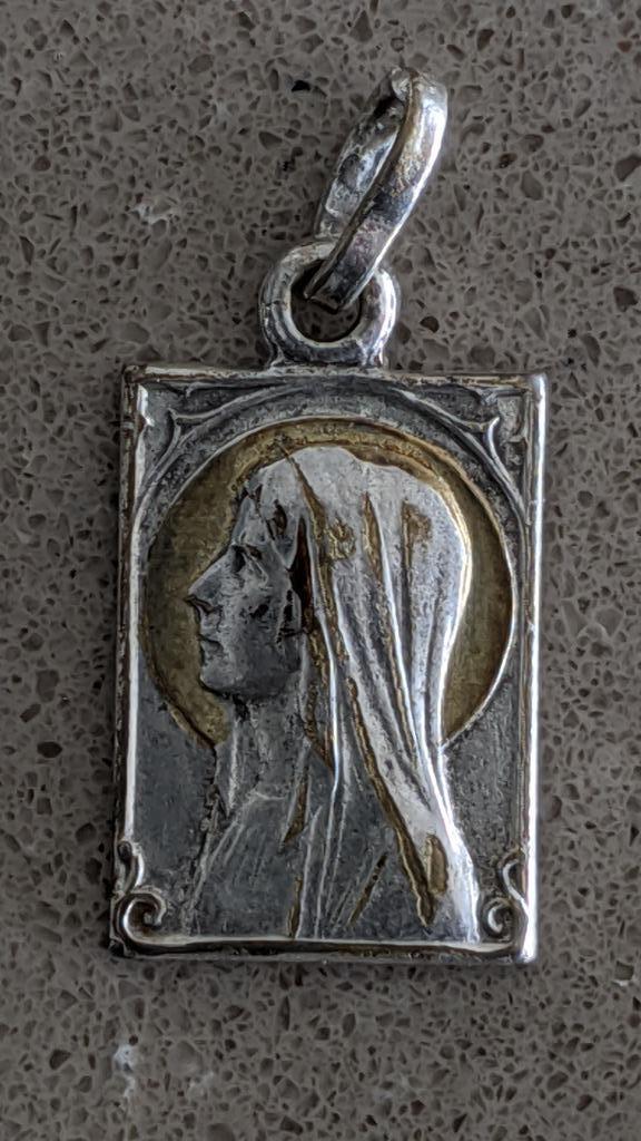 Hanger, medaillon Maagd Maria - verzilverd, Art Nouveau, Ophalen of Verzenden, Gebruikt, Sieraad, Christendom | Katholiek