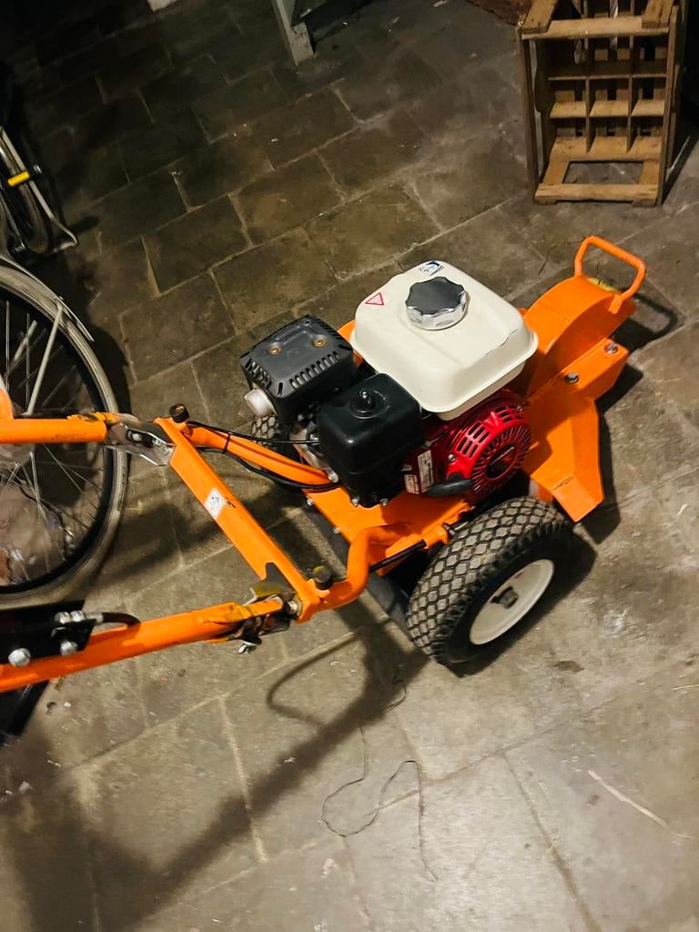Stomptrimmer te huur, Hobby en Vrije tijd, Modelbouw | Radiografisch | Overige, Zo goed als nieuw, Ophalen