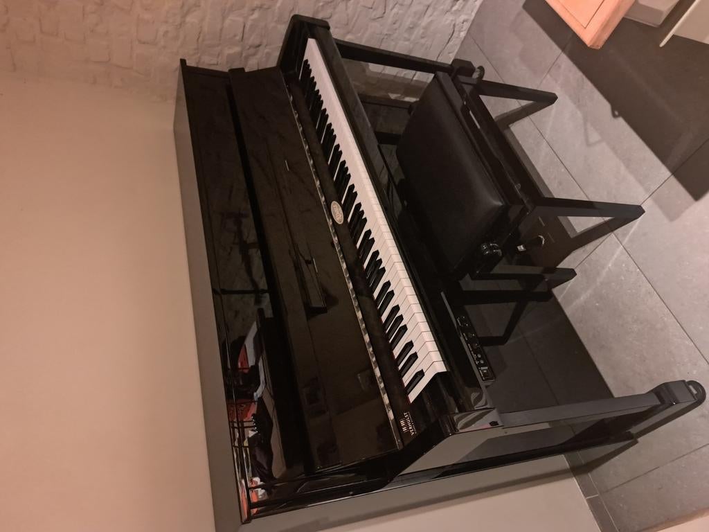 Kemble hoogglans Britse piano met Yamaha sg2 silent systeem, Muziek en Instrumenten, Piano's, Ophalen, Zwart, Zo goed als nieuw