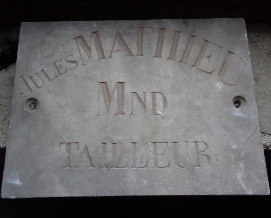 1 ancienne pierre taillée renseignant un tailleur, Enlèvement