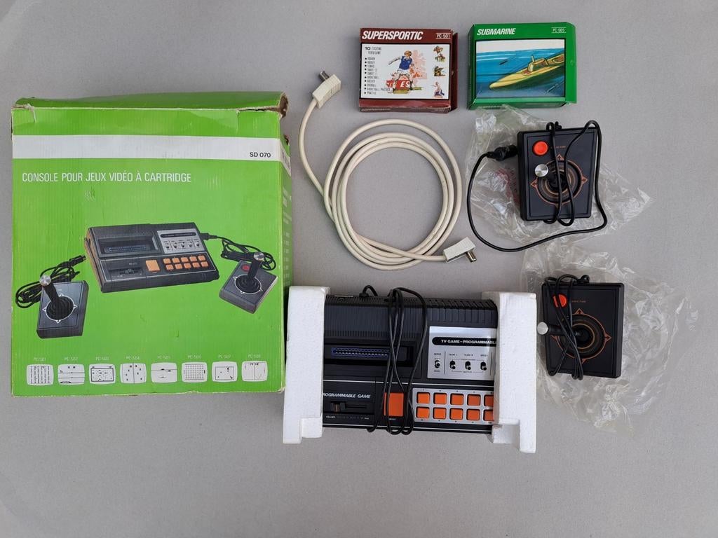 Rare vintage. Console programmable tv-game console avec 2 je, Enlèvement ou Envoi, Comme neuf