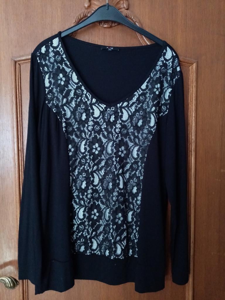 T-shirt noir à manches longues et dentelle, Vêtements | Femmes, Enlèvement, Porté, Noir, Manches longues