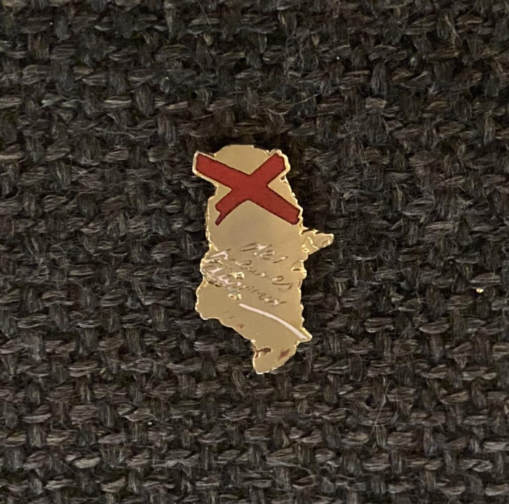 PIN - DES PREUVES D'AMOUR - CROIX ROUGE - RODE KRUIS, Collections, Envoi, Utilisé, Autres sujets/thèmes, Insigne ou Pin's