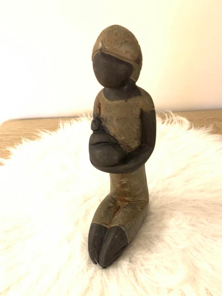Statue africaine sculptée dans la pierre, Enlèvement ou Envoi
